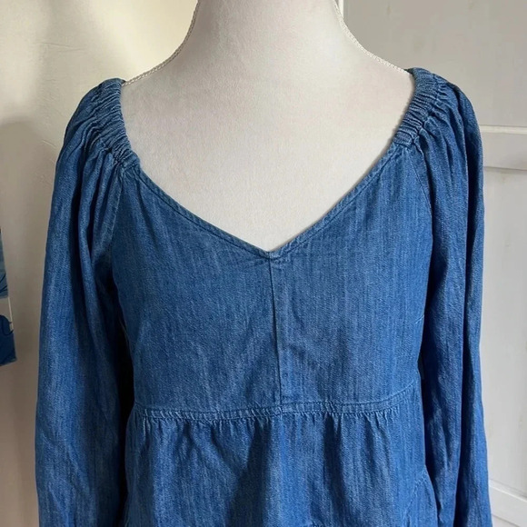 Old Navy Denim Long Sleeve Top with Elasticized Shoulders - NWT - Size M - Picture 4 of 12